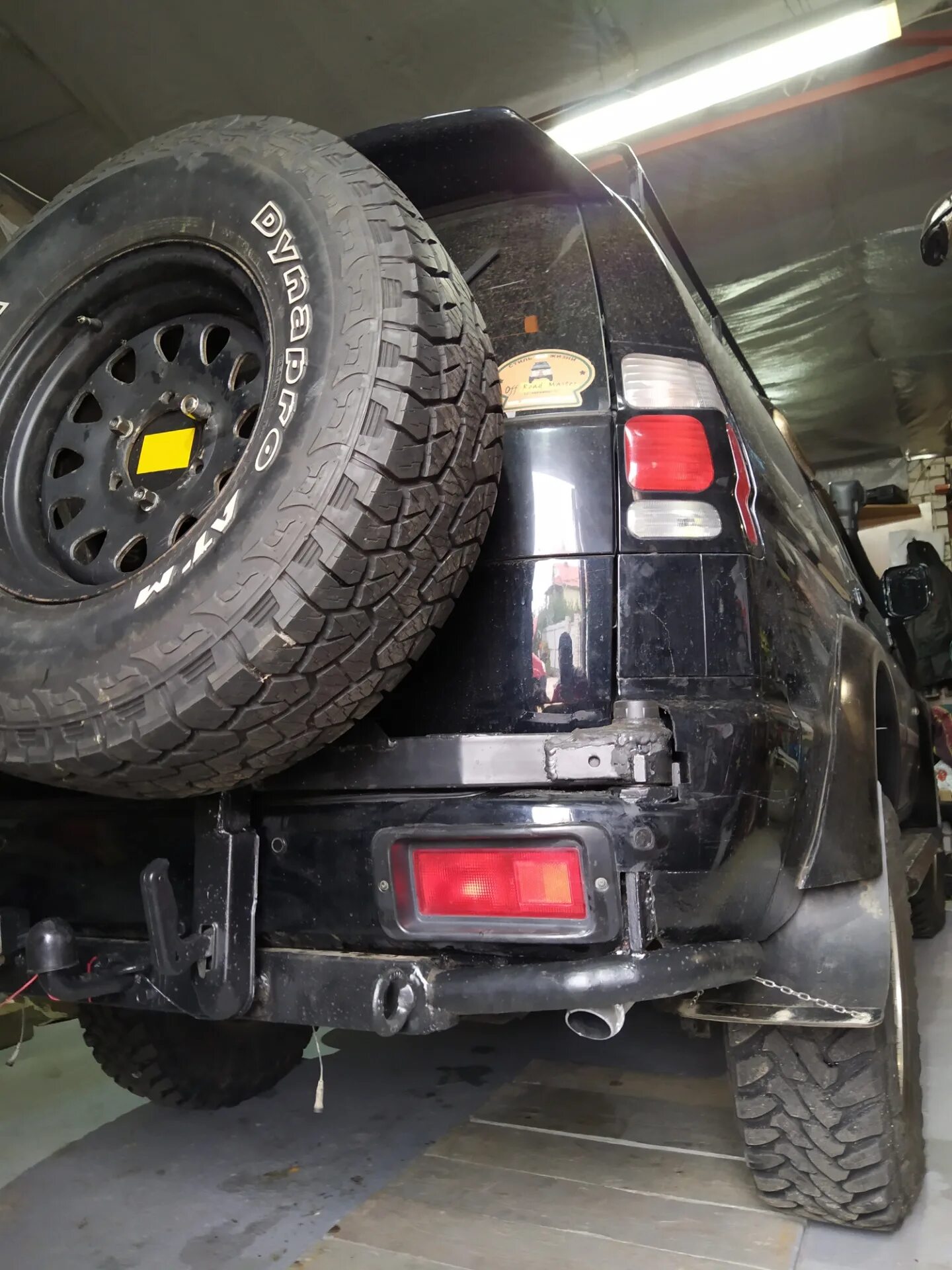 Запаски паджеро спорт. Калитка на pajero sport 1. Калитка на pajero sport 1. Калитка для запаски паджеро спорт 2. Калитка запасного колеса mitsubishi pajero sport 1.