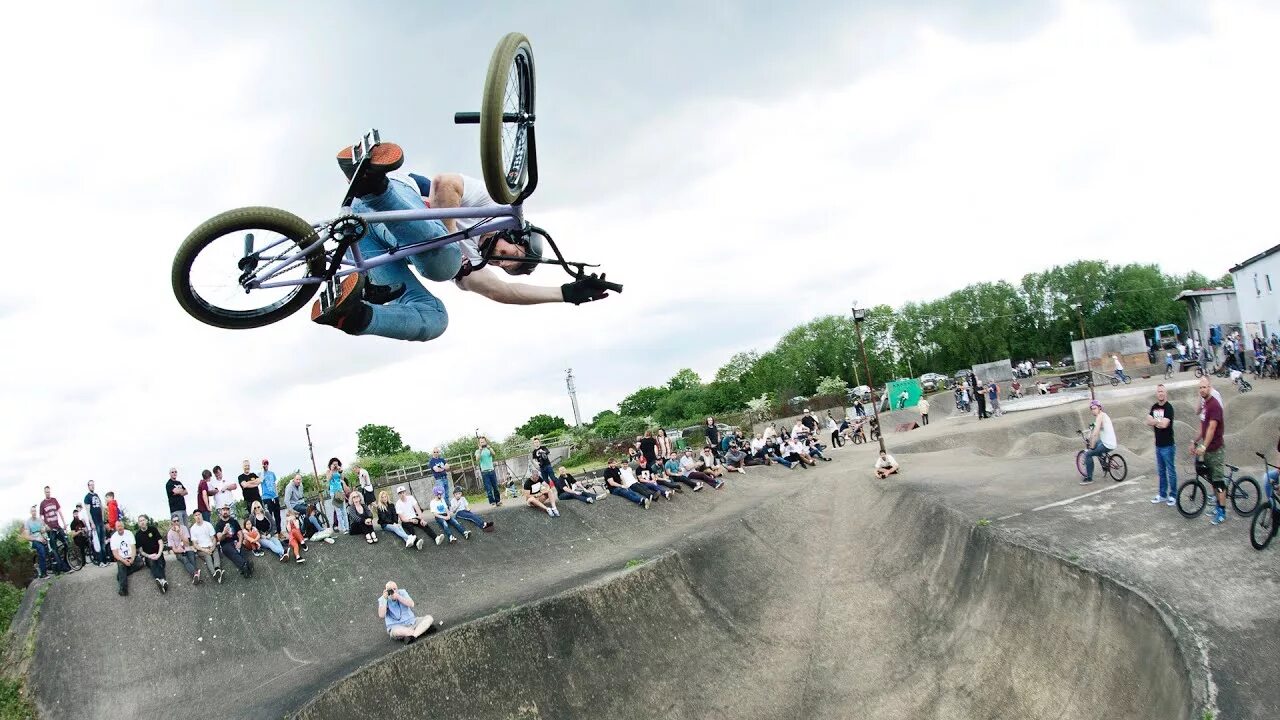 Ride uk. Бмх на аву. Красивые сеты на bmx в vans world. Ride uk. Animal bmx.