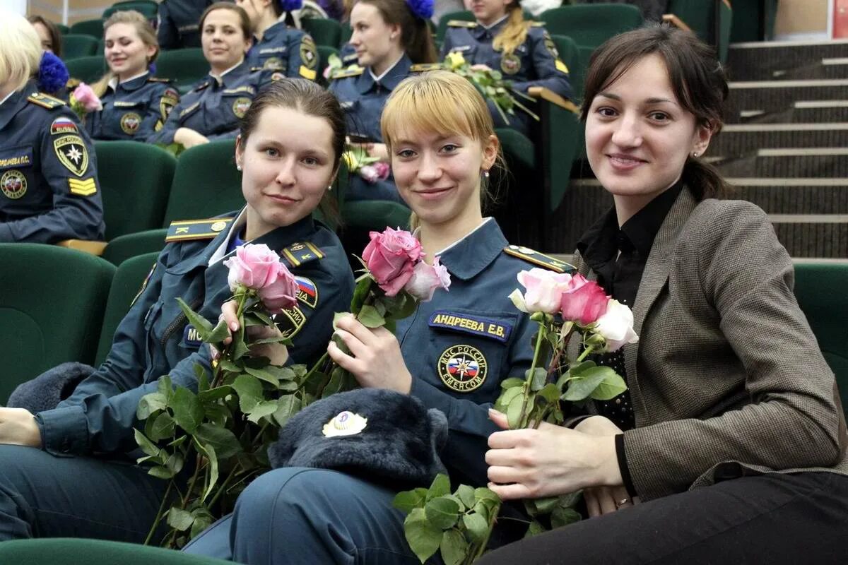 Можно ли девушкам в мчс. Красивые девушки мчс. девушки в форме мчс.