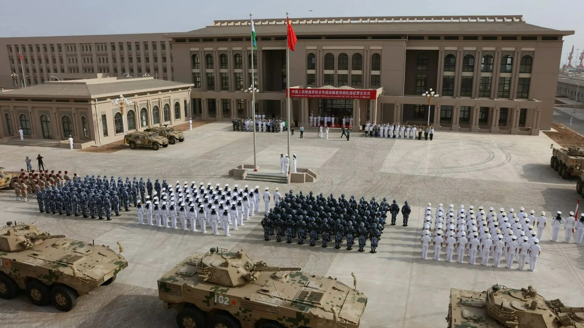 Китай строит гигантскую военную базу под Пекином