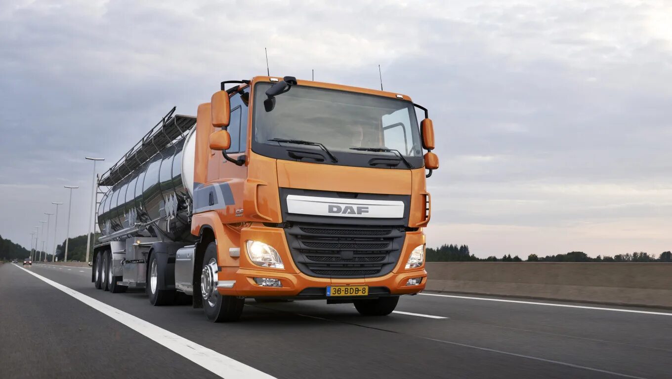 Daf 4x2. Daf cf 2013. оранжевый грузовик. даф оранжевый. daf 2013 6 на 4.