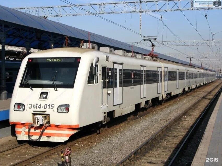 Поезд электричка. Платформа мытищи электричка. Спутник мытищи москва мытищи. Станция мытищи платформа 1. Платформа мытищи электричка.
