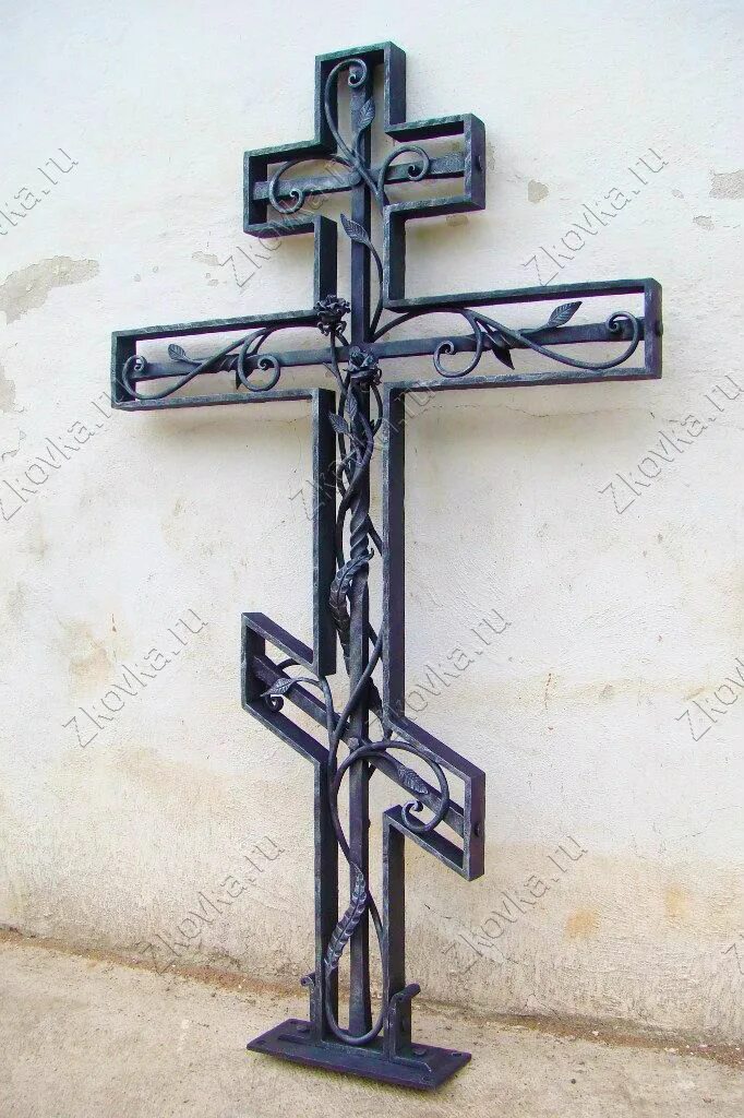 Купить кованый крест на могилу. Православный кованый Могильный крест. Крест Могильный металлический православный кованый. Крест металлический на могилу. Кованые кресты.