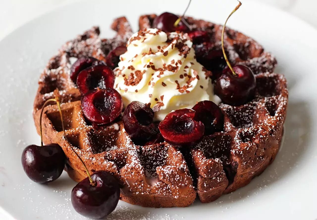 Пирог с вишней. Французский пирог киш с вишней. Вишневый штрейзель. Вишневый пирог со. Запеканка с ягодами.