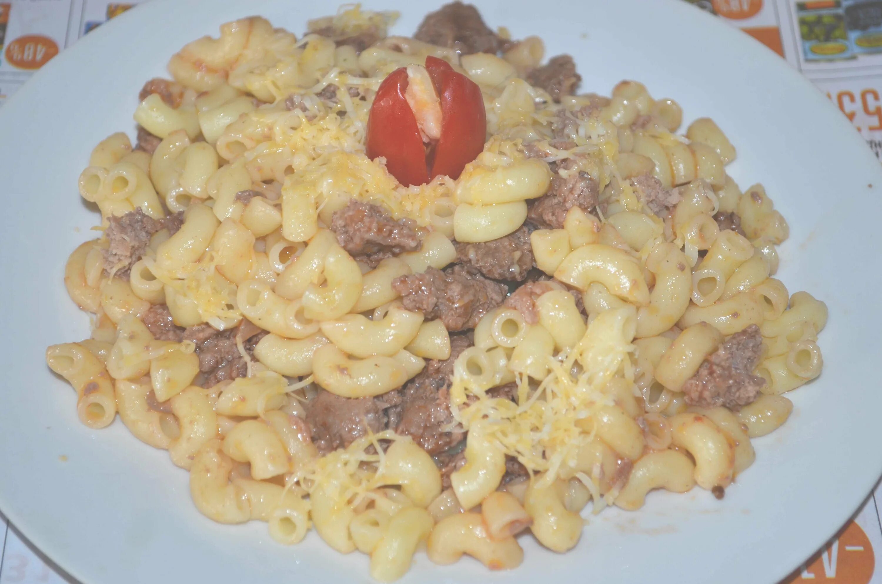 Сыр по флотски. Макароны по флотски с сыром. макароны по-флотски с фаршем и сыром. макароны по-флотски с фаршем калорийность. рожки по флотски.