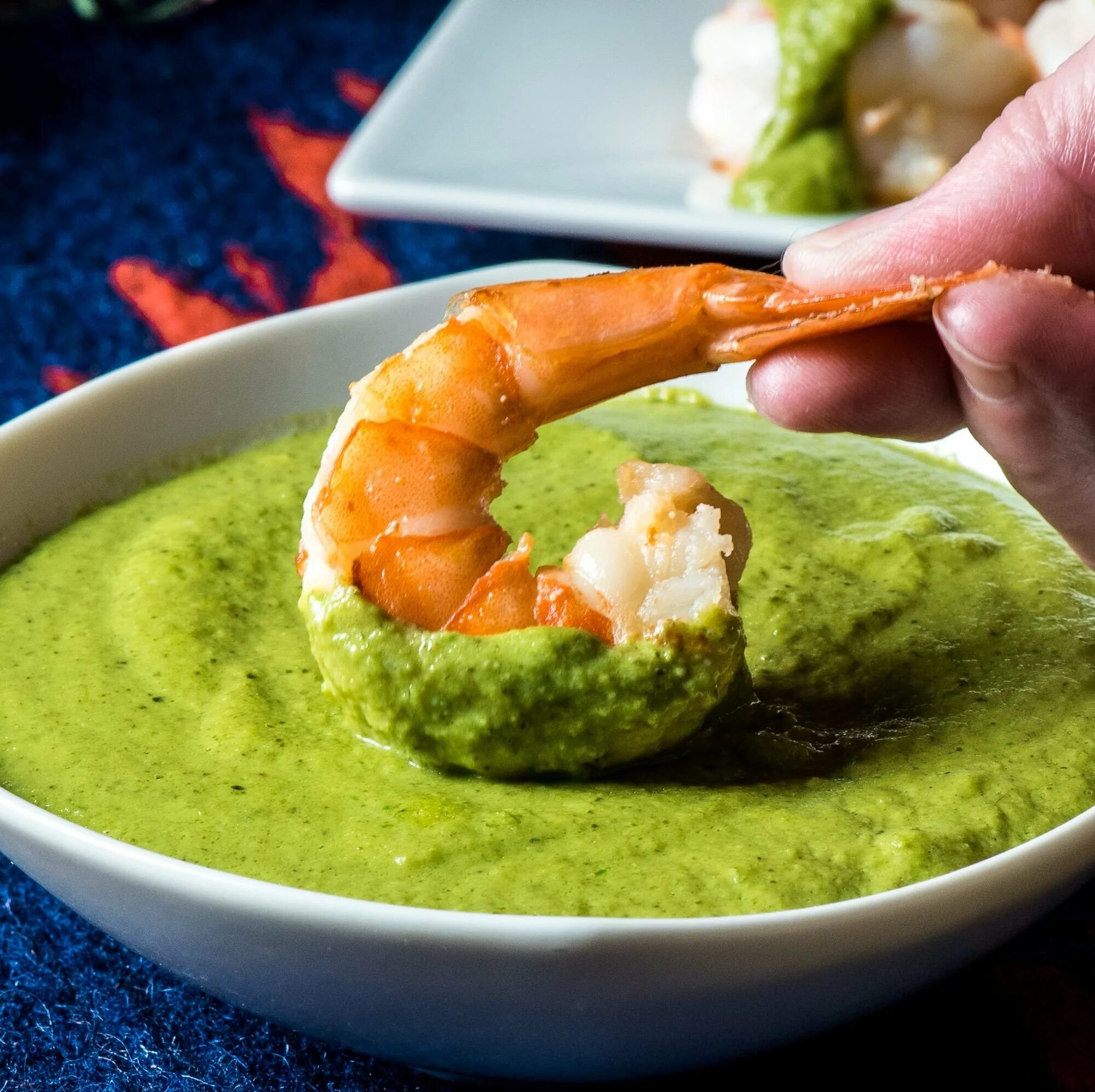 Соус для креветок рецепт в домашних. Зеленый соус. Зеленый соус к рыбе. Зеленый соус для морепродуктов. Тайский зеленый соус.