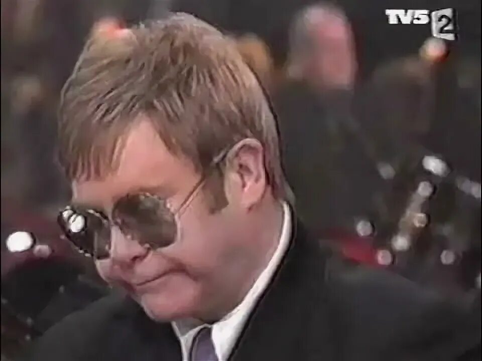 Элтон джон сорри слушать. Sorry seems to be the hardest word элтон джон. Элтон джон сорри слушать. Sorry seems to be the hardest word элтон джон. Элтон джон молодой.