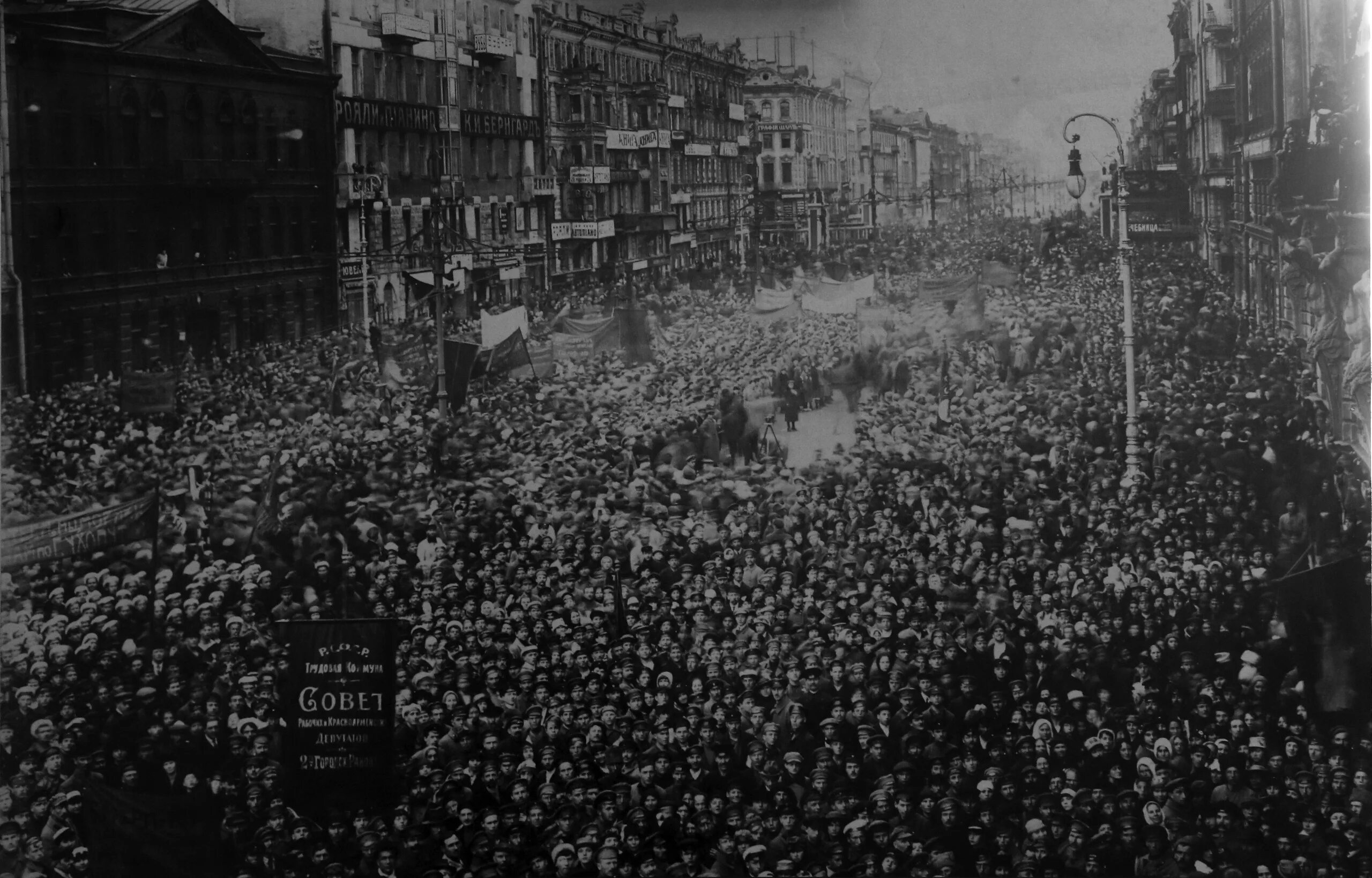 Петроград 1920. Петроград 1920. Петроград 1920 год. Штурм зимнего дворца 1917. Петроград 1917 разруха.