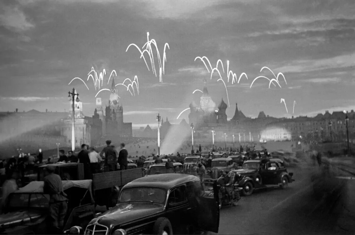 5 августа 1943. Салют 5 августа 1943. 5 августа 1943 года освобождение орла и белгорода. Салют 5 августа 1943. Салют в москве в честь освобождения орла и белгорода.