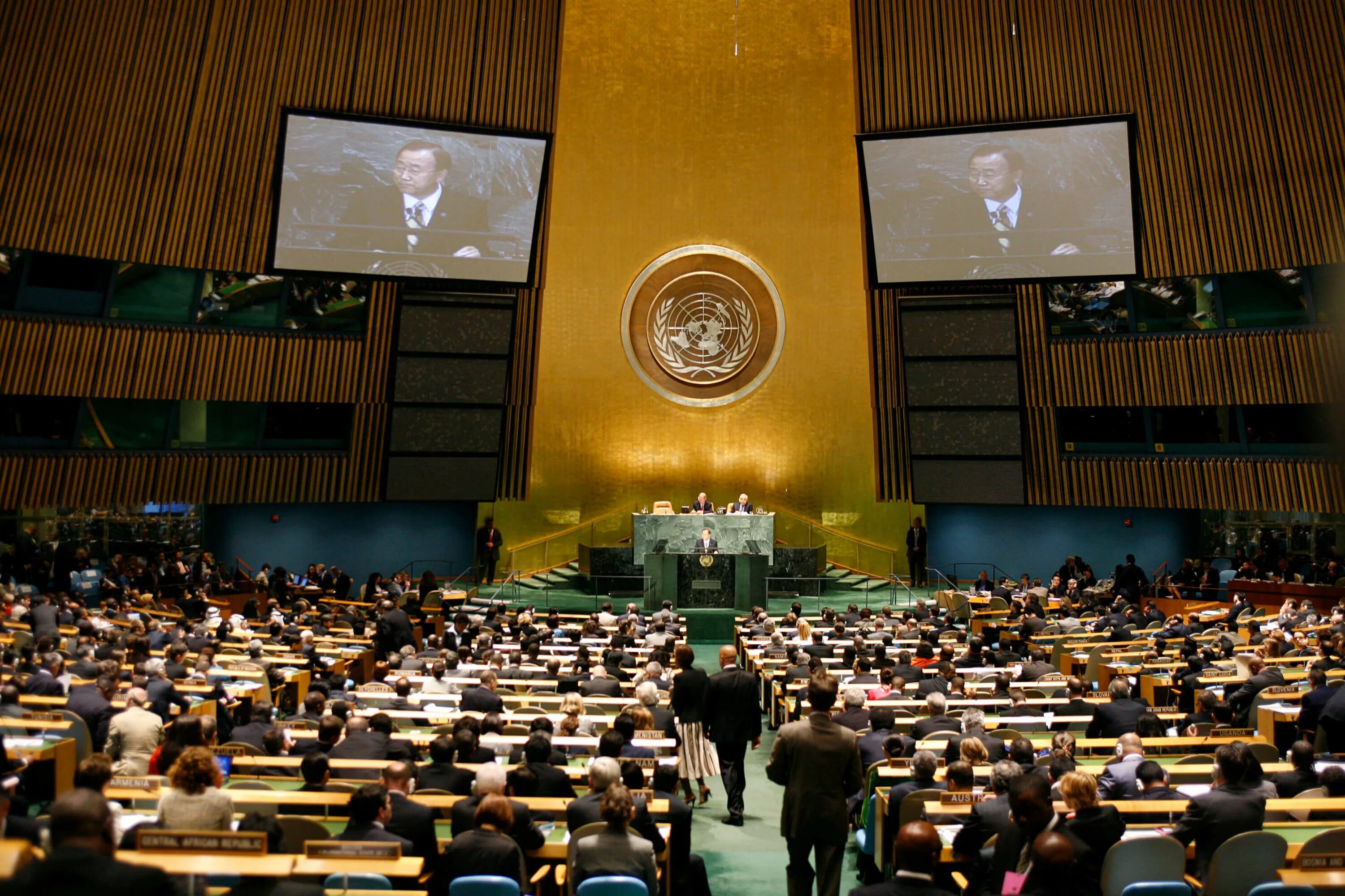 Рабочие оон. Зал Генеральной Ассамблеи ООН. Генеральная конференция ООН. Дуайт Эйзенхауэр Генеральная Ассамблея ООН. Саммит тысячелетия ООН 2000.