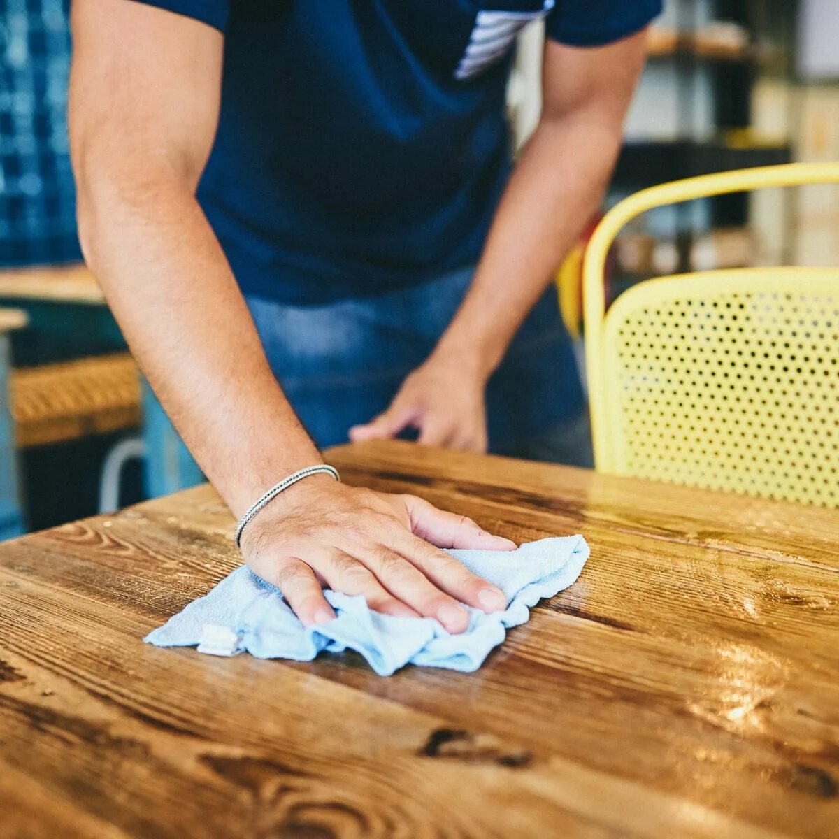 Убирать со стола. Clean the Table. Чистит стол. Wipe the Table. Убирать стол игра