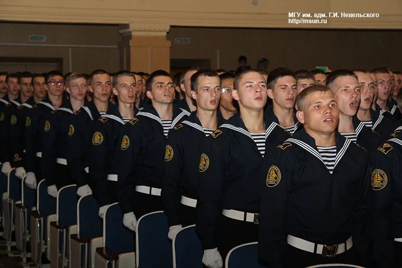 Мгу им адм невельского. Форма МГУ Невельского. Курсанты МГУ им Невельского. Морской государственный университет имени Невельского. Университет МГУ Невельского.