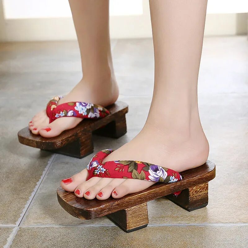 Geta сабо. Китайские деревянные тапочки. Японские деревянные туфли. Японские шлёпки деревянные.