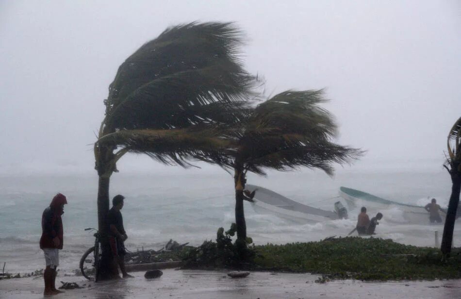 Где самый сильный ветер. Ураган ветер. Сильный ветер ураган. Шторм в тропиках. Тропический циклон это ветер.