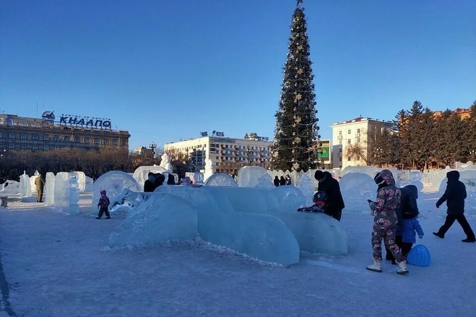 Площадь ленина хабаровск зима. Ривьера парк на заимке хабаровск зимой. Парк динамо хабаровск зима горки. Куда можно сходить в хабаровске зимой. Хабаровск куда сходить на нг.