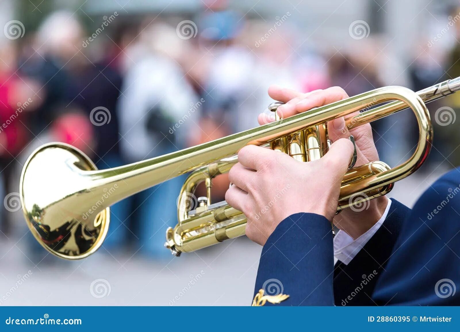 Труба музыкант как называется. Музыкант с трубой. играет на трубе. trumpet фото. человек играет на трубе.