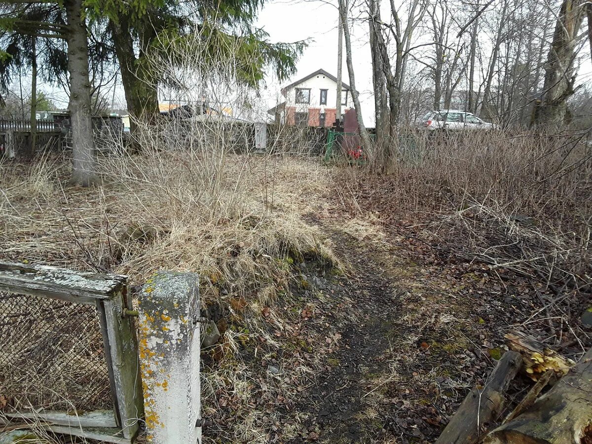 Подновлены. Шлифовка старой мебели. Подновлены. Подгадил. Забор на кладбище.