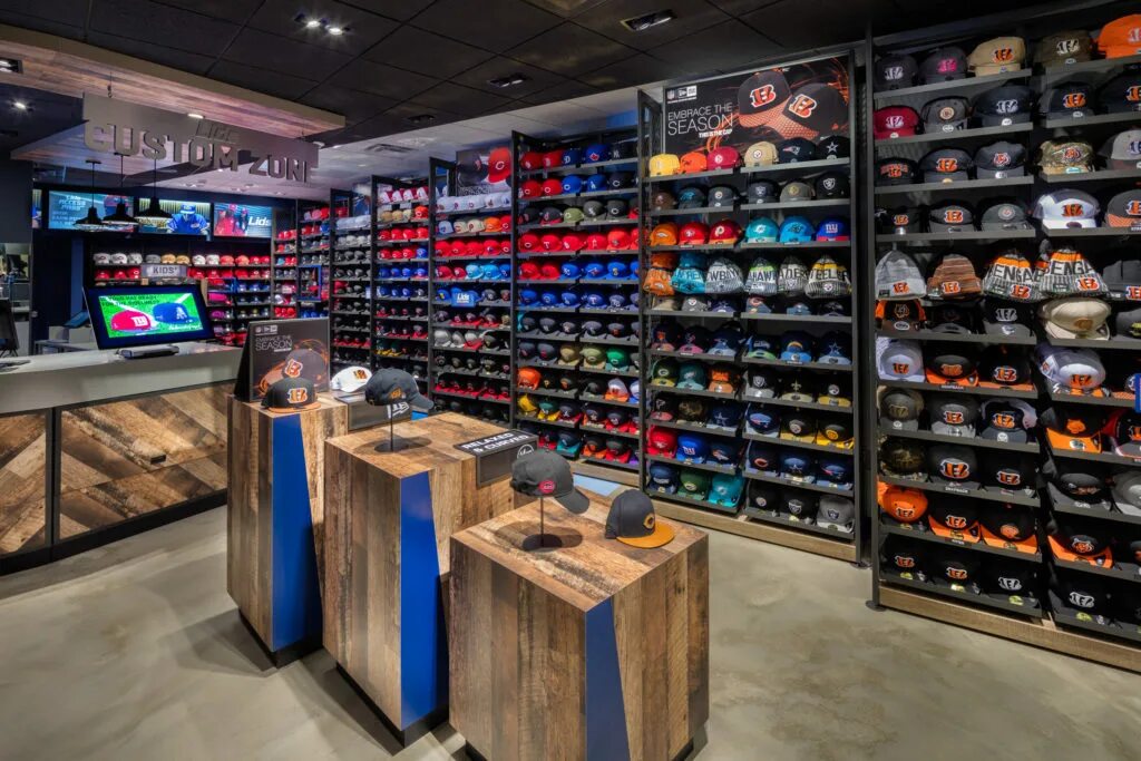 Open store 2. Lids магазин. магазин cap. нью-йорк магазин lids. intelligent store одежда.