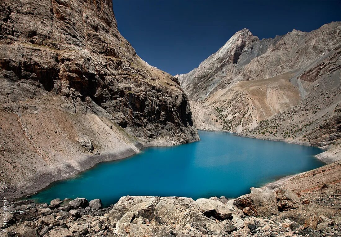 Ала түсті. Фанские горы Таджикистан. Озеро большое Алло Фанские горы. Фанские горы Узбекистан. Фанские горы поход.