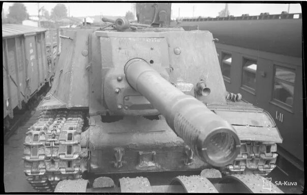 File:József körút a Corvin (Kisfaludy) köznél. Harcképtelenné tett ISU-152-es sz