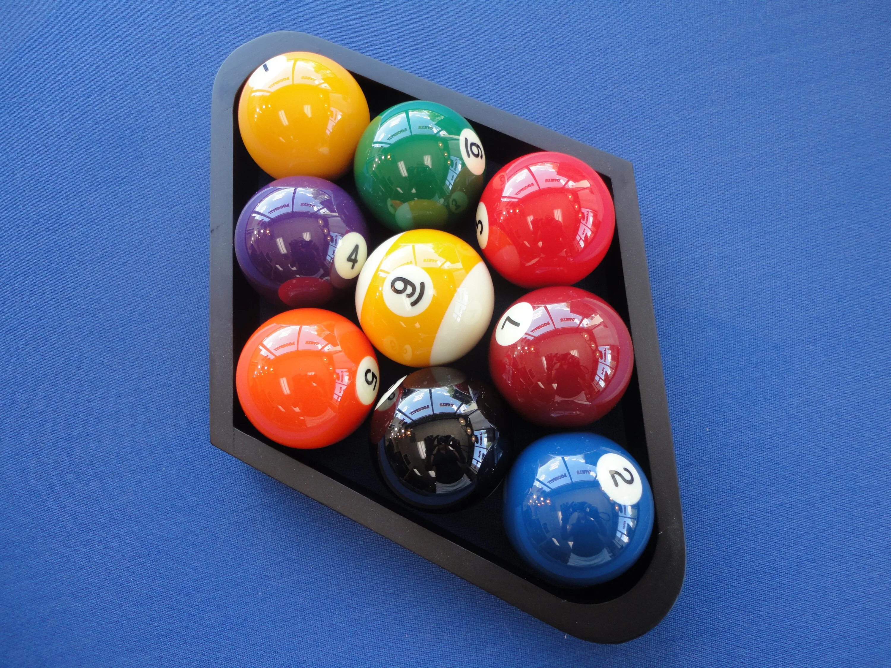 Какие шары в пуле. Бильярд "9 Ball Pool". Бильярд 9 шаров. Бильярд ромб шаров. Девятка шары бильярд.