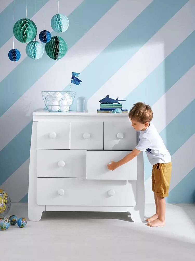 Комод в комнату для девочки. Комод дизайнерский детский. Пеленальный комод abstraktglass винтаж. Комод в детскую спальню. Оригинальные детские комоды.