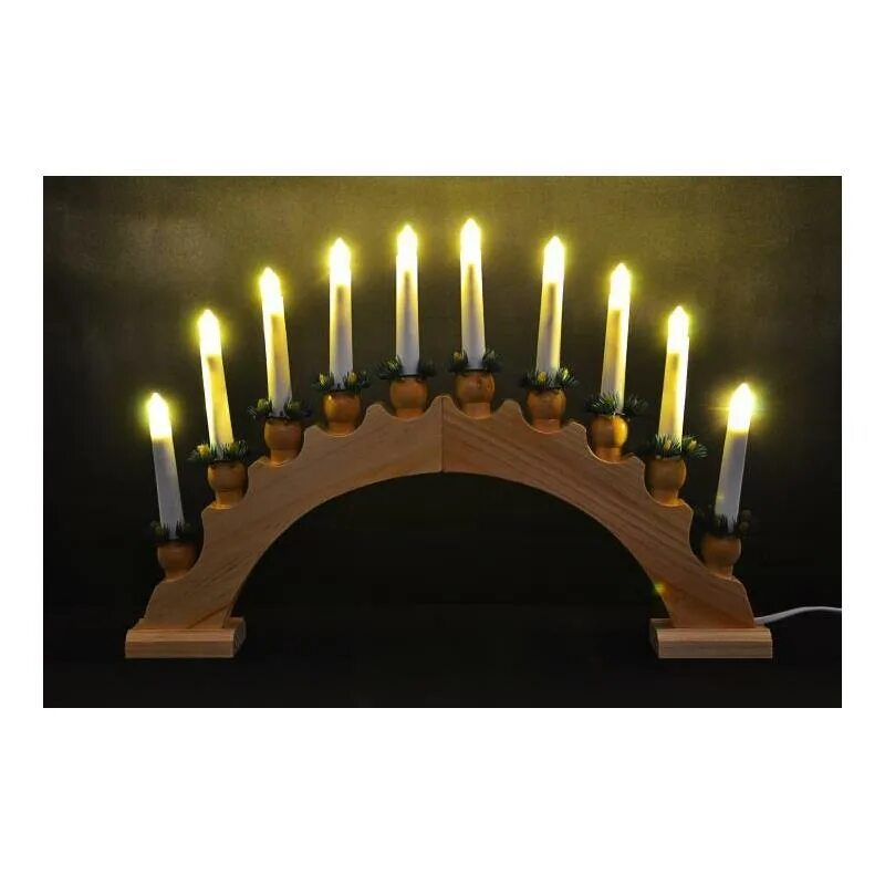 жёлтые свечи в магии. освещение свечкой. свечка старинная. свечи в доме. средневековый канделябр со свечами.