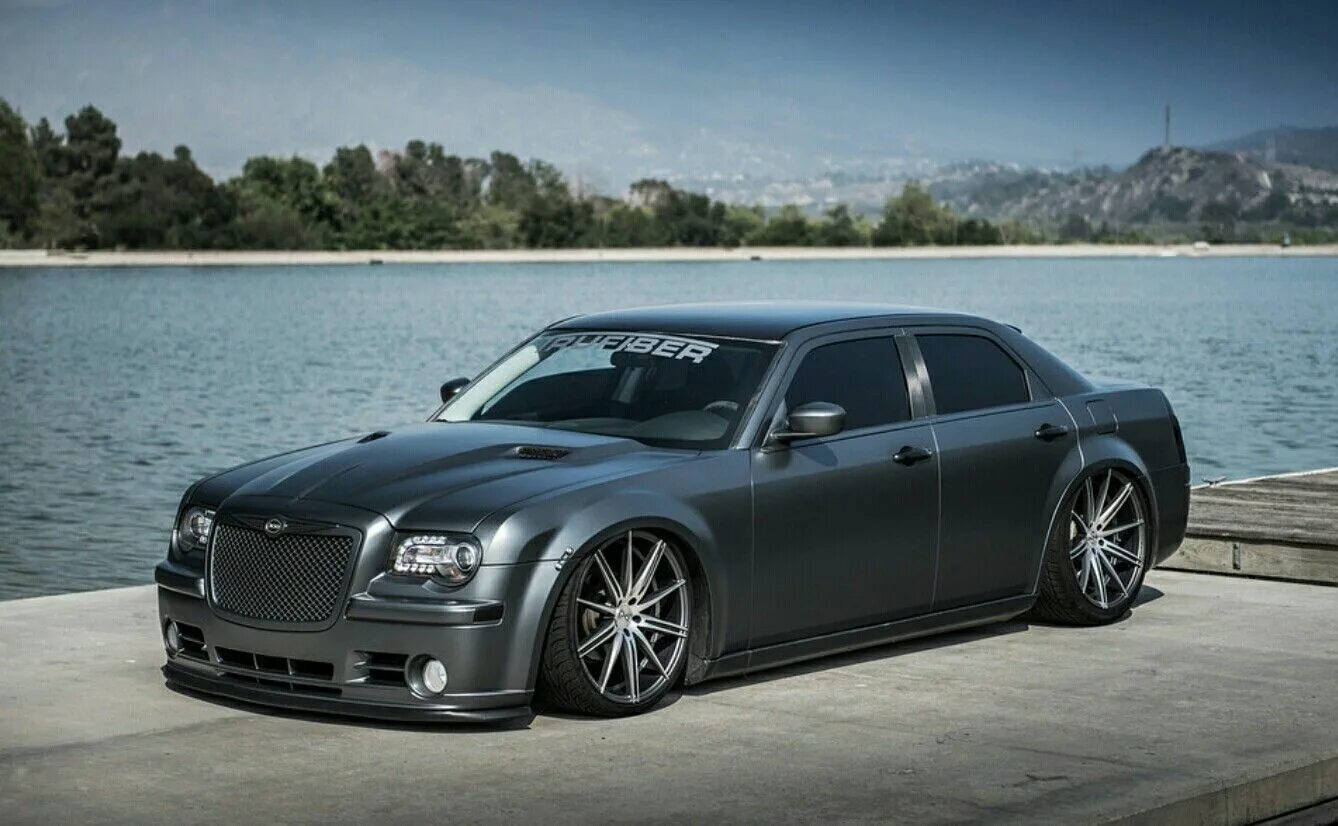 Тюнинг крайслера. Chrysler 300c Custom. Матовый Крайслер 300с. Chrysler 300c Tuning. Chrysler 300 Tuning.