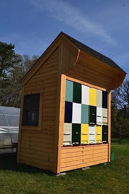 Навес для пчелиных ульев. Пчелиный домик. Отель для диких пчел. Декоративные ульи. Пчелиный домик.