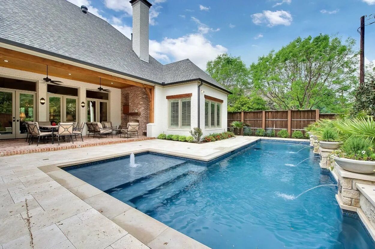 Новый коттедж с бассейном. Дом с бассейном. шикарная дача с бассейном. частный дом с бассейном. бассейн во дворе.