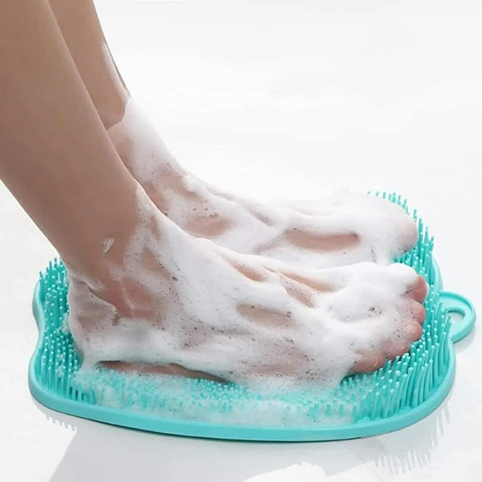 Щетка для ног в ванну. Мытье ног. Шлепки для удобства мытья ног.