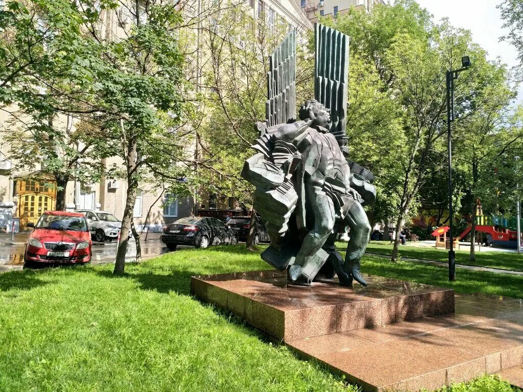 сквер отрадное индия. сквер хачатуряна москва. сквер парка улицы хачатуряна индия. отрадное парк улица хачатуряна. памятник хачатуряну в москве.