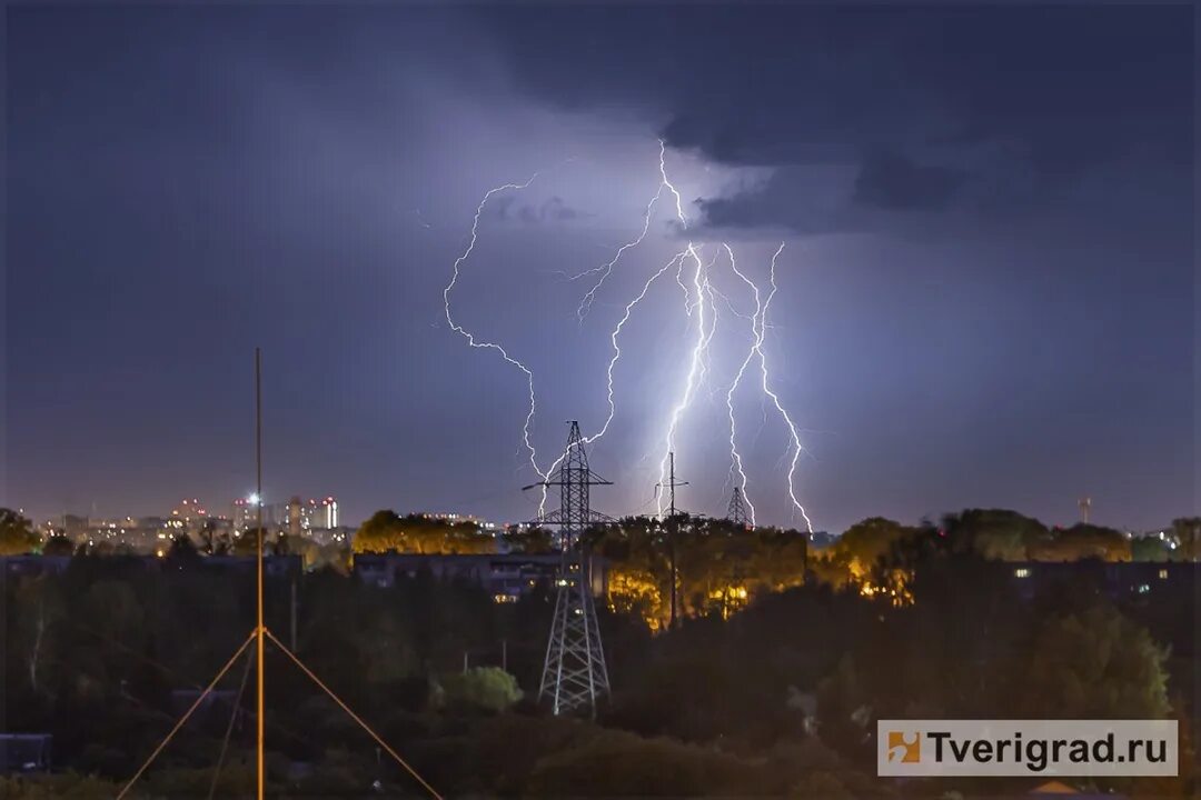 Гроза и дождь. Грозы в коврове. Гроза татарстан. Гроза в спб вчера. Зимняя гроза.
