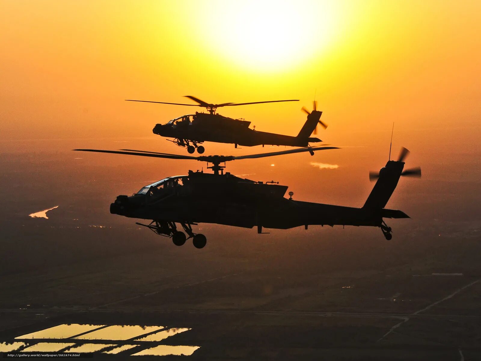 Вертолет на земле. Вертолёт sikorsky ch-53. Вертолеты ночью летают. Улетающий вертолет. Ми08 амтш.