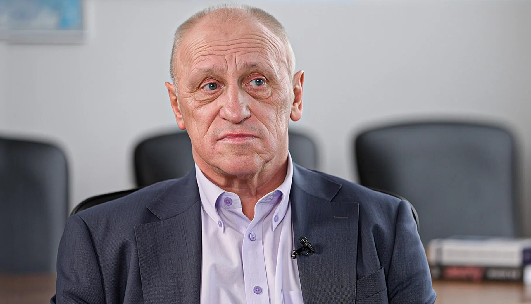 Аузан александр александрович мгу. Аузан мгу декан. Александр аузан, декан экономического факультета мгу. Александр александрович аузан. Александр аузан мгу.