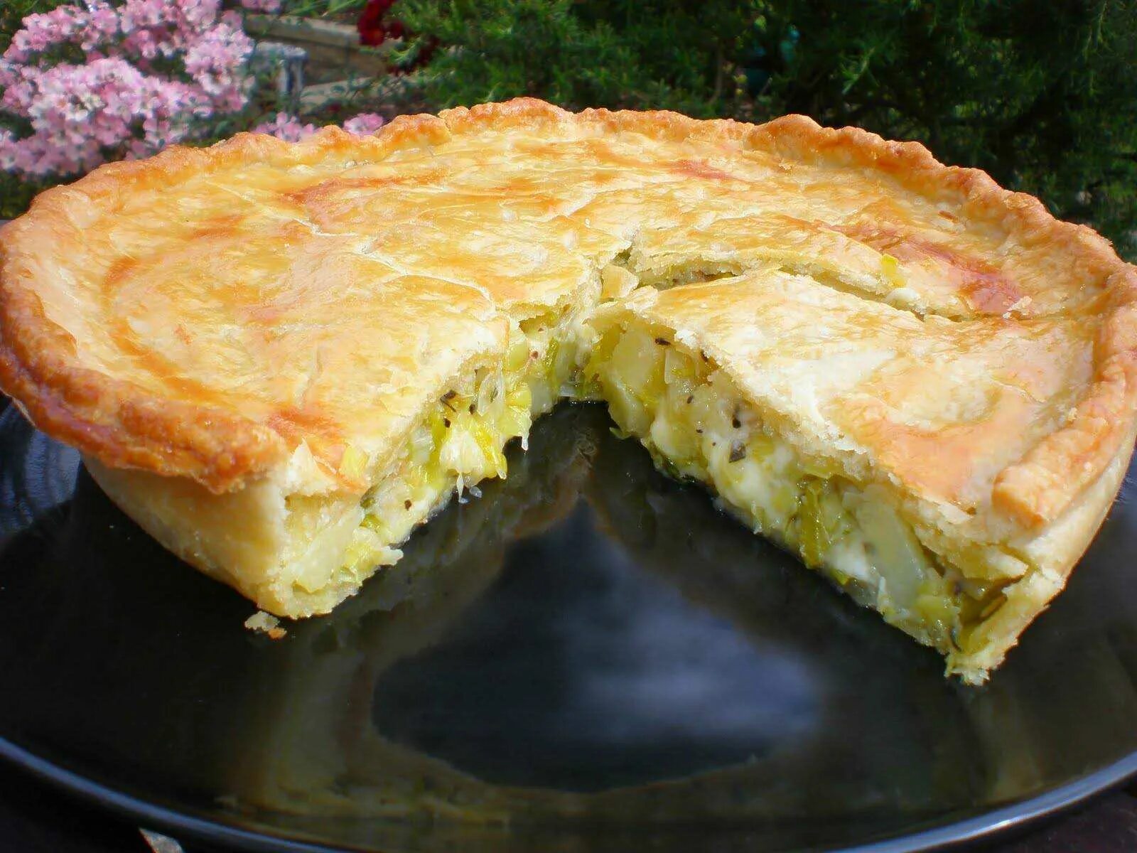 Пирог с капустой и картошкой в духовке. Пирог с картошкой. картофельный пирог. заливной картофельный пирог. пирог с картофелем и луком.