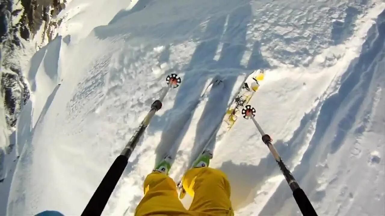 Видео нападавших от первого лица. Горные лыжи от первого лица. Спуск на лыжа от первого лица. Лыжи Cliff. Вид от 1 лица лыжника.