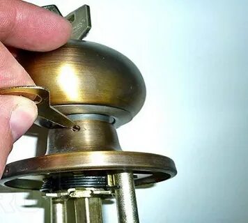 Ручка двери с защелкой как разобрать