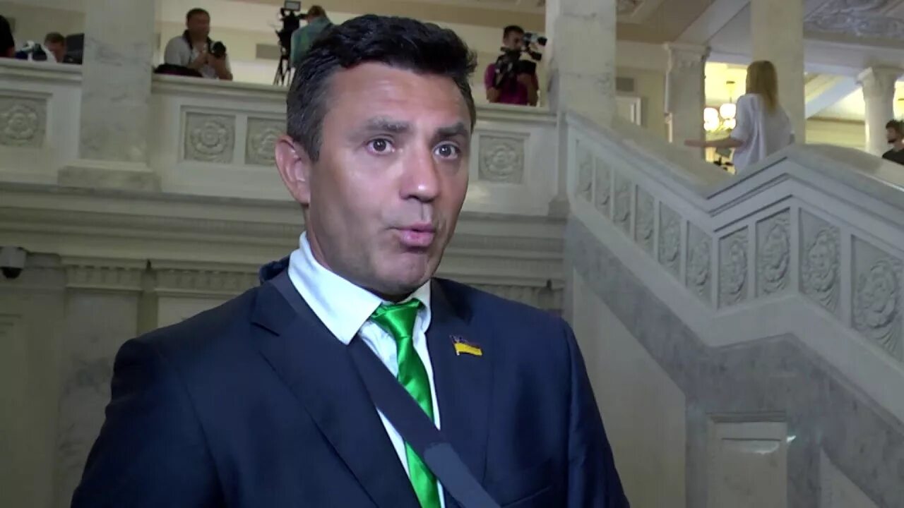 Дворецкий швейцар. Андрей чубченко шеф 5. Королевский бал в екатерининском. Слуги во дворце. Виктор расторгуев сериал шеф нтв.