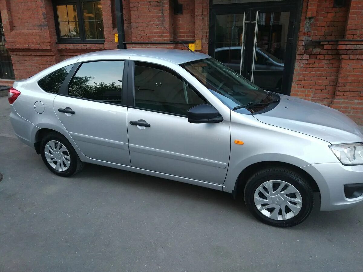 Купить б/у Lada (ВАЗ) Granta I 1.6 MT (106 л.с.) бензин механика в Можайске: сер