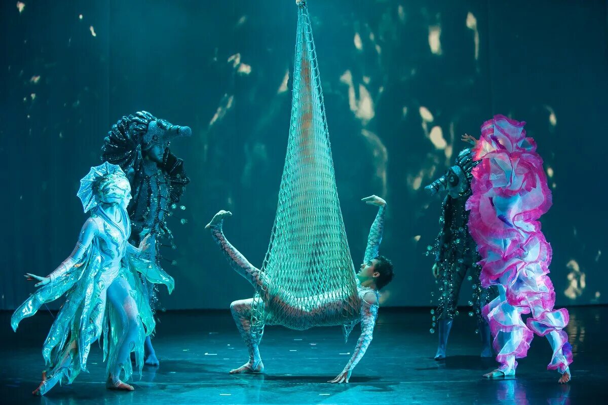 Человек амфибия барнаул. Человек амфибия спектакль барнаул. Человек амфибия театр чихачева 2021. Человек амфибия музей. Книга беляев человек амфибия 1959г.