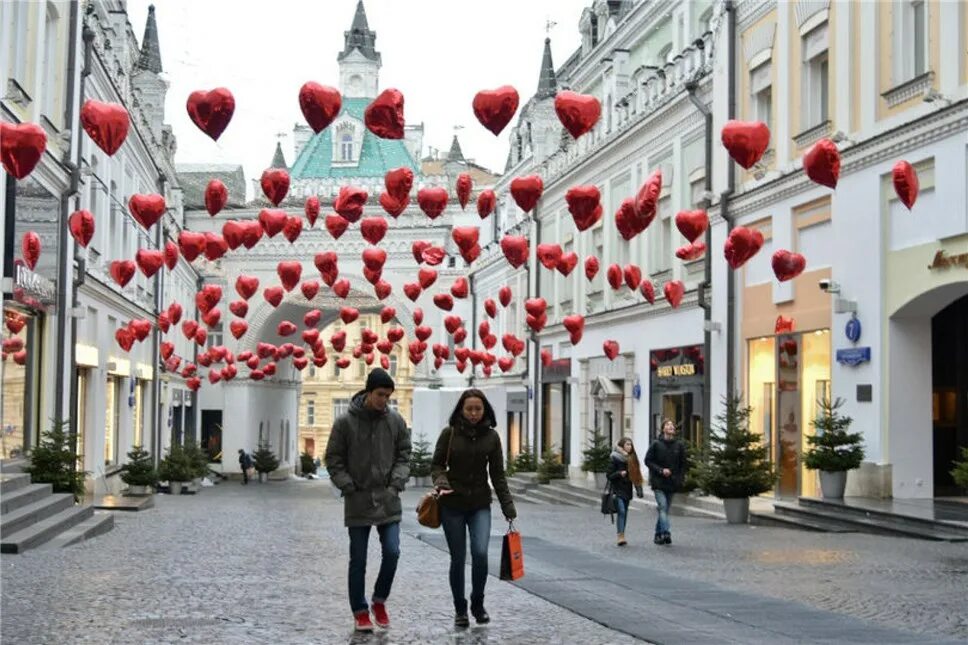 Улица с сердечками в Москве.