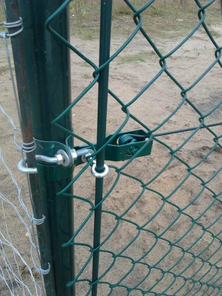 Натяжитель проволоки l-90 для рабицы. Крепеж-паук для сетки рабицы 54х35. Натяжитель проволоки для сетки рабицы от 1мм haupa. Скобы для крепления сетки сварной к профтрубе. Крепеж для монтирования сетки рабицы.