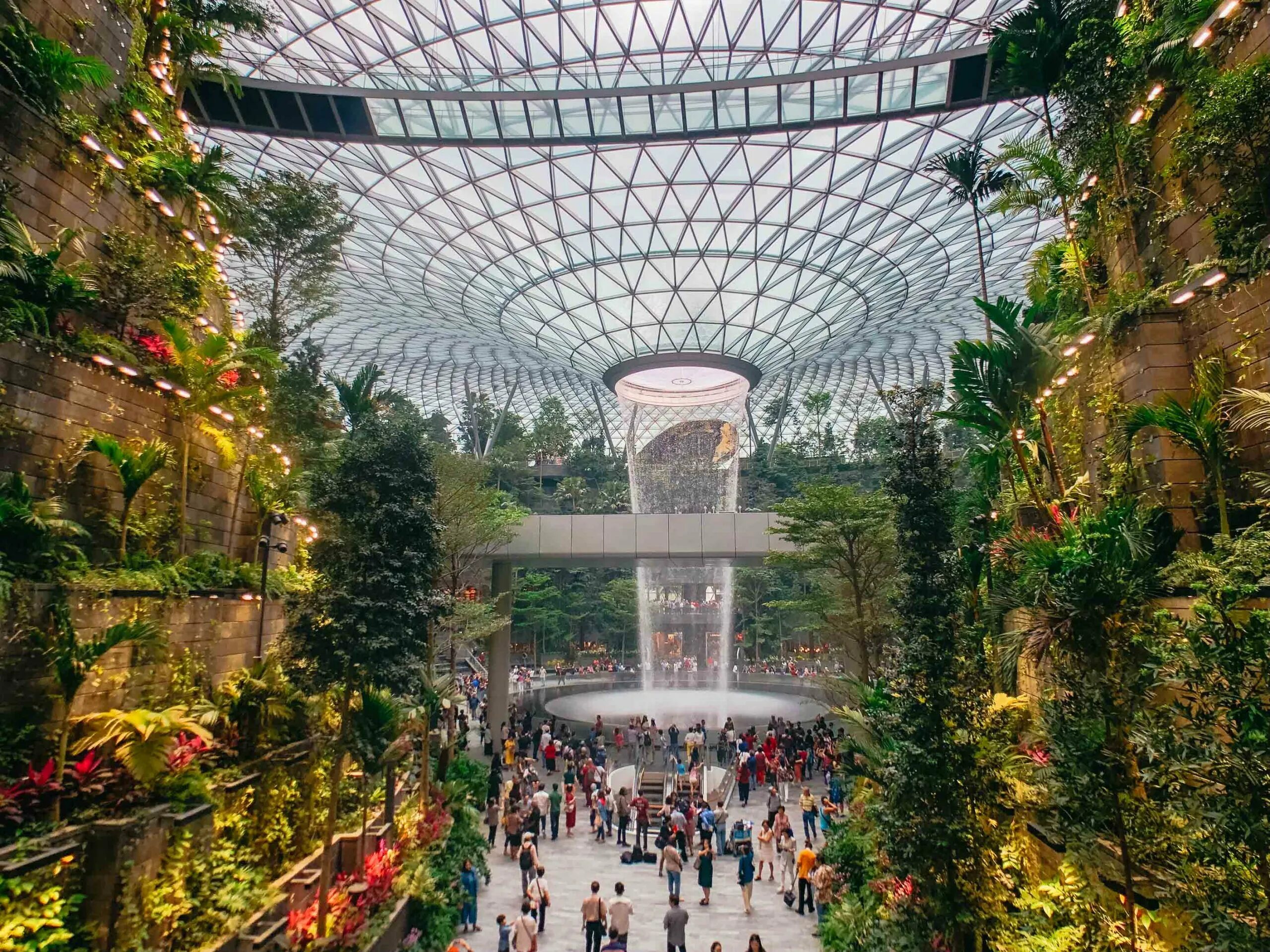 Сингапур Changi Airport. Аэропорт Jewel Changi. Аэропорт Джуэл Чанги, Сингапур. Jewel Changi Airport Моше Сафди.