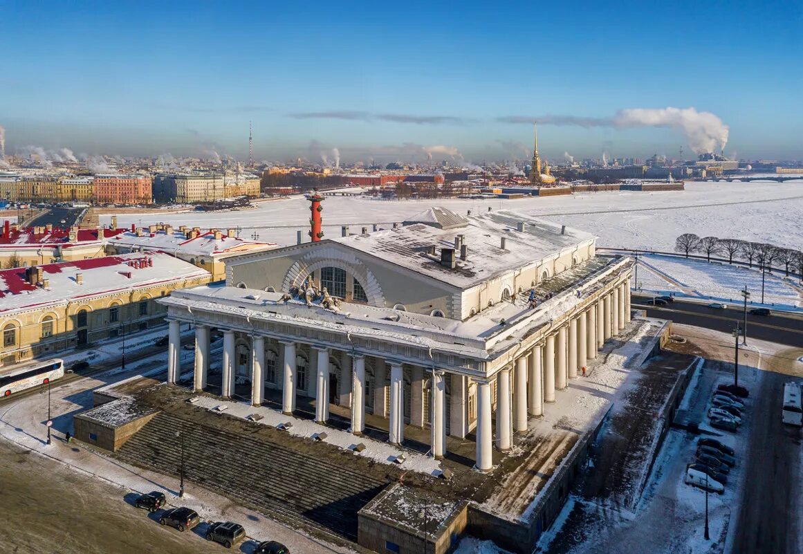 Здание биржи в Санкт-Петербурге. Биржа стрелка Васильевского острова. Здание фондовой биржи Питер. Здание фондовой биржи на стрелке Васильевского острова. Биржа на васильевском острове