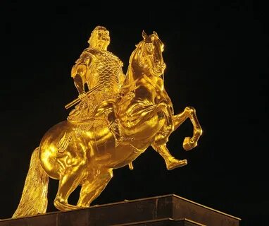 Золотая скульптура