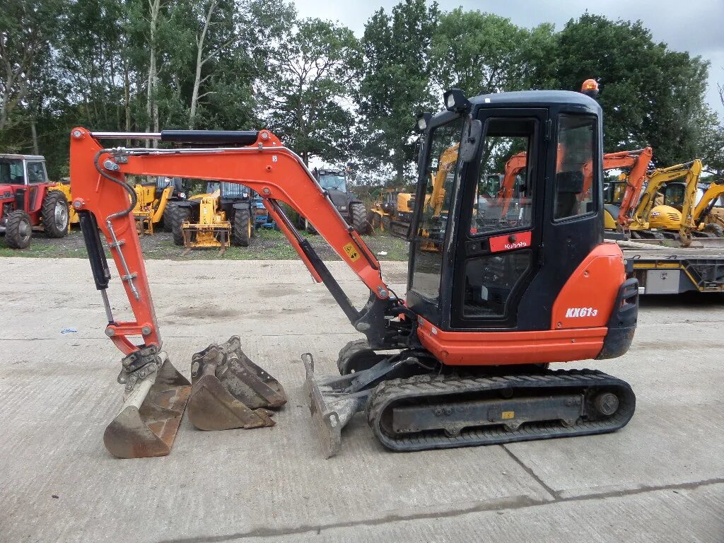 Мини экскаватор kx012. Kubota kx037. Kubota мини экскаватор 24. Мини-экскаватор Кубота Hitachi.