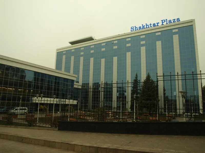 Шахтар плаза. Шахтер плаза донецк днр. Шахтар плаза донецк. Шахтар плаза. Донецк шахтар плаза адрес.