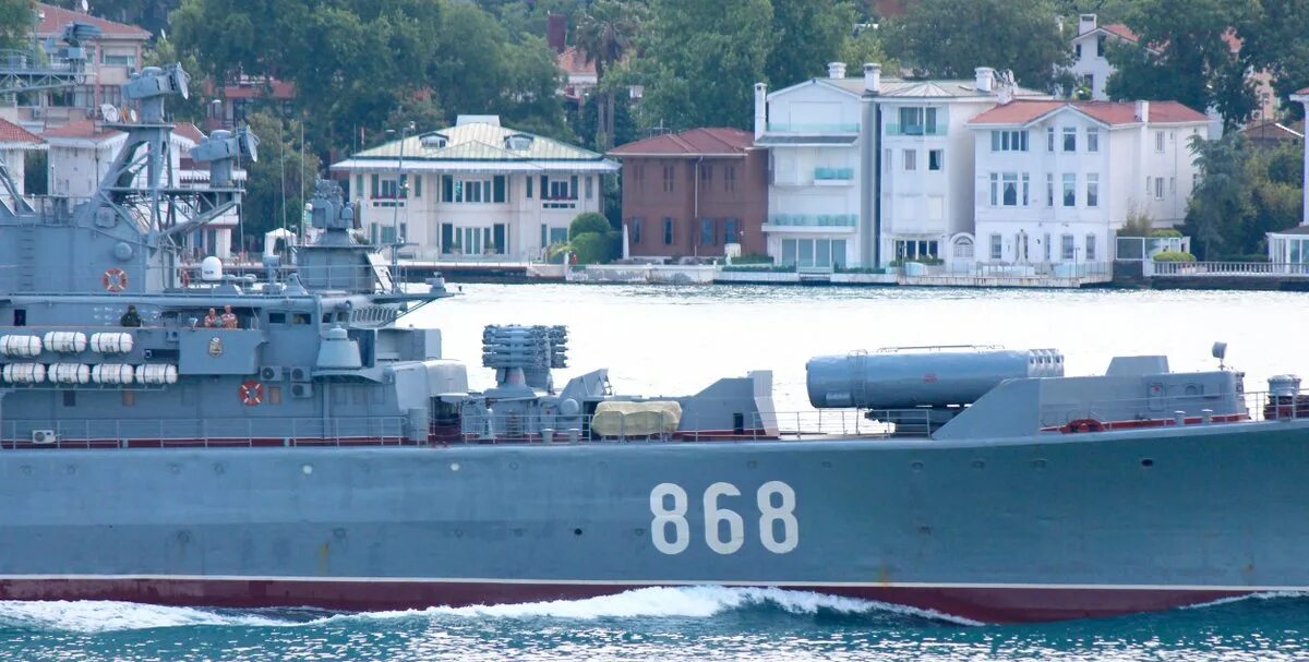 Бдк 148 черноморский флот. Бпк гневный 1982. Бпк вице адмирал дрозд 1973 1976. Корабль бортовой номер 400. Корабль бортовой номер 400.