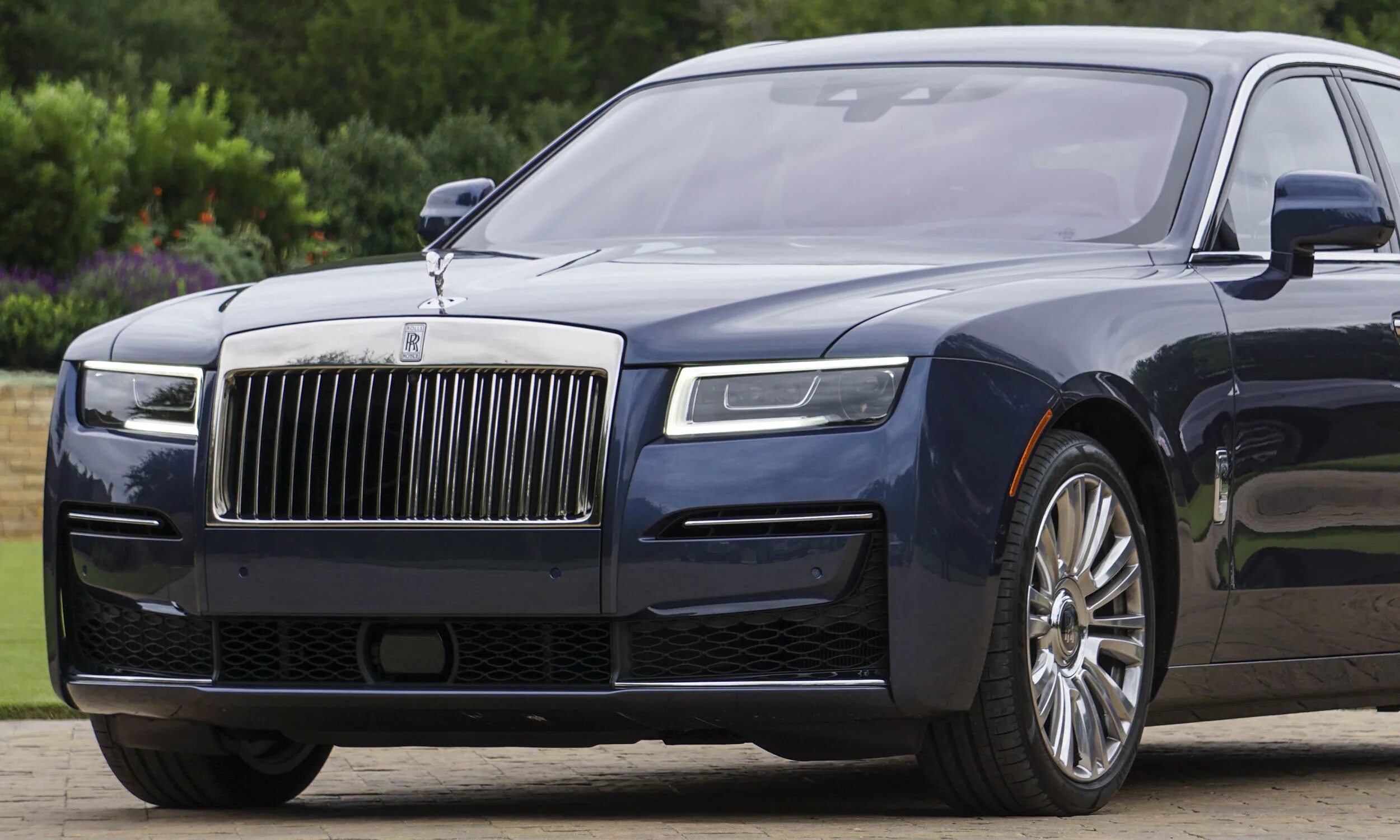 Rolling 2021. Роллс Ройс Ghost 2021. Rolls Royce Phantom 2021. Rolls Royce Ghost. Новый Rolls Royce Ghost 2021.